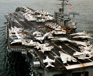 Portaaviones USS Nimitz CVN-68 en 1980.